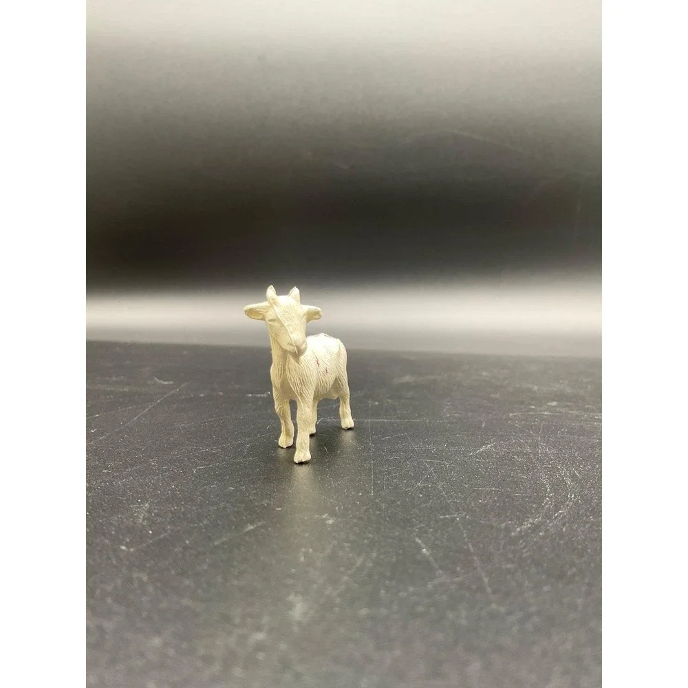 Vintage Plastic Goat Figure 2‑3″ Tall Farm Animal Figure Beige Toy Collectible‎